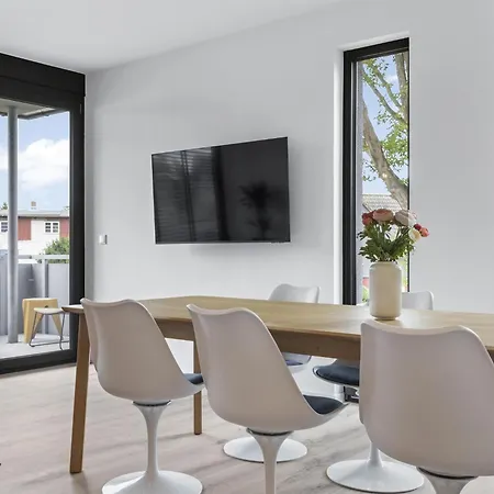 Apartment Spaceage *