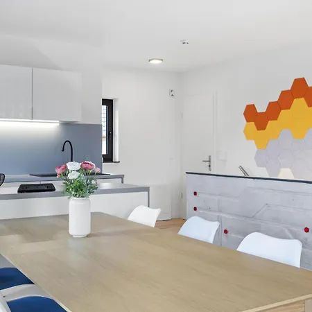 Apartment Spaceage *