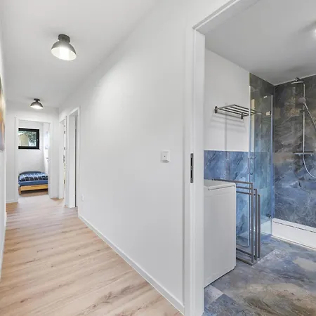 Apartment Spaceage *
